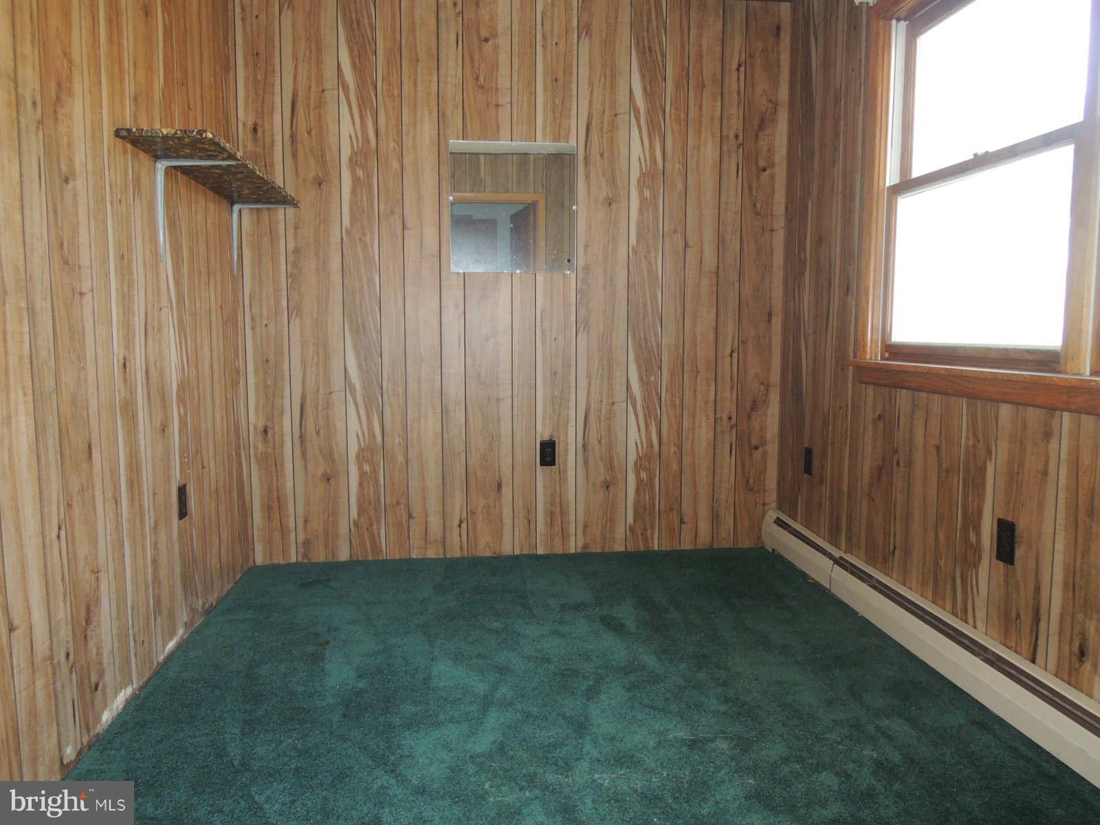 5042 Valley Road Berkeley Springs, WV 25411 - Photo 8 of 28 Interior (General)