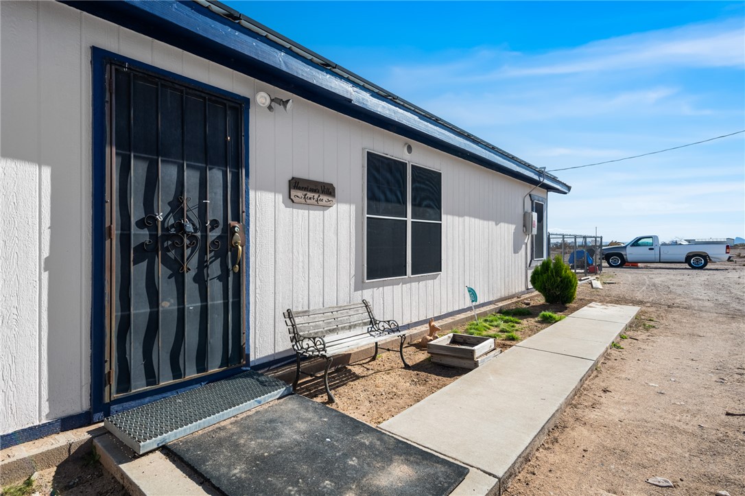 1418 South Canelo Road Golden Valley, AZ 86413 - Photo 4 of 39 Gallery Image 4