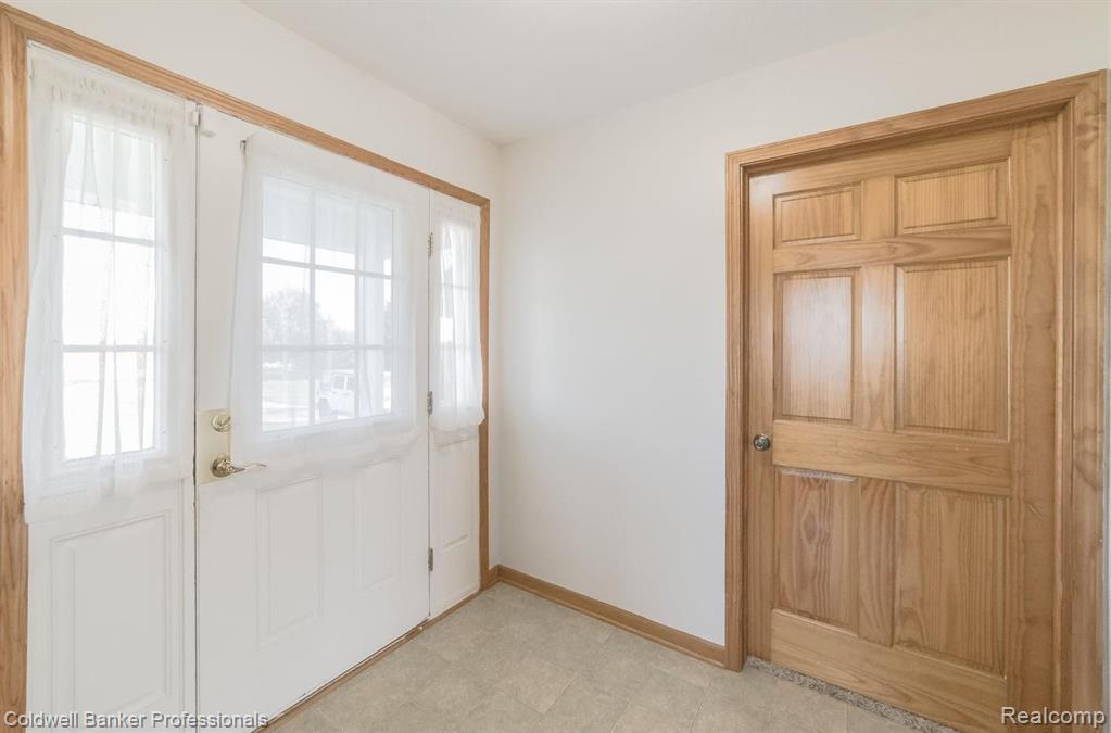9910 Fostoria Road Fostoria, MI 48435 - Photo 3 of 43