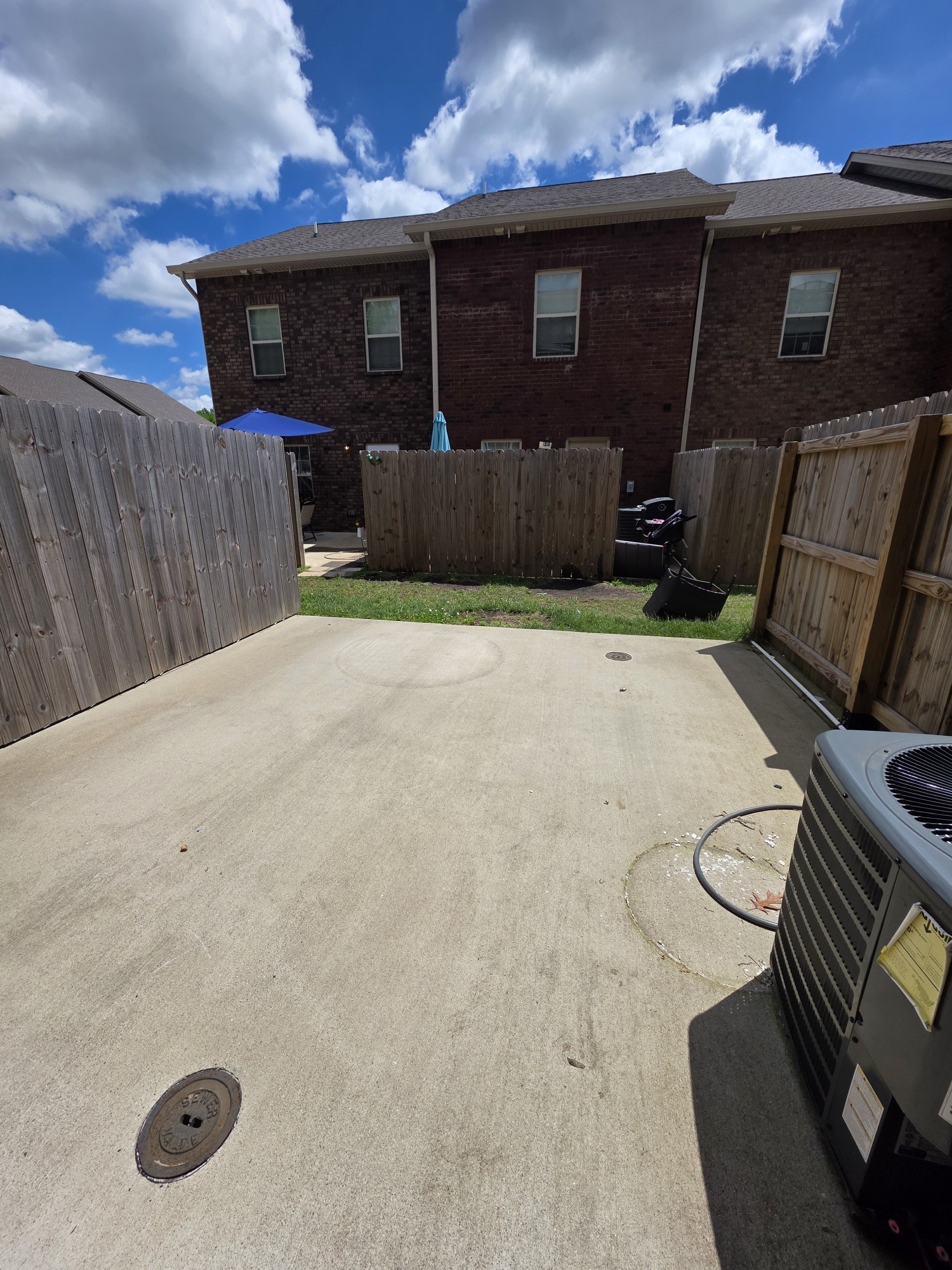 550 Peachers Mill Road, Unit E2 Clarksville, TN 37042 - Photo 11 of 11 a view of a house with a yard and garage