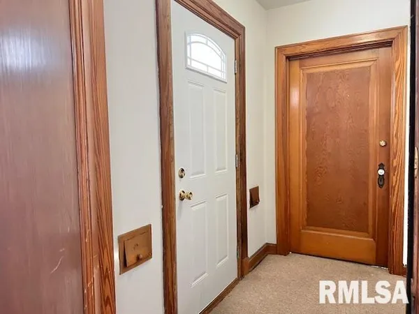$1,000 | 2133 North Division Street, Davenport, IA 52804