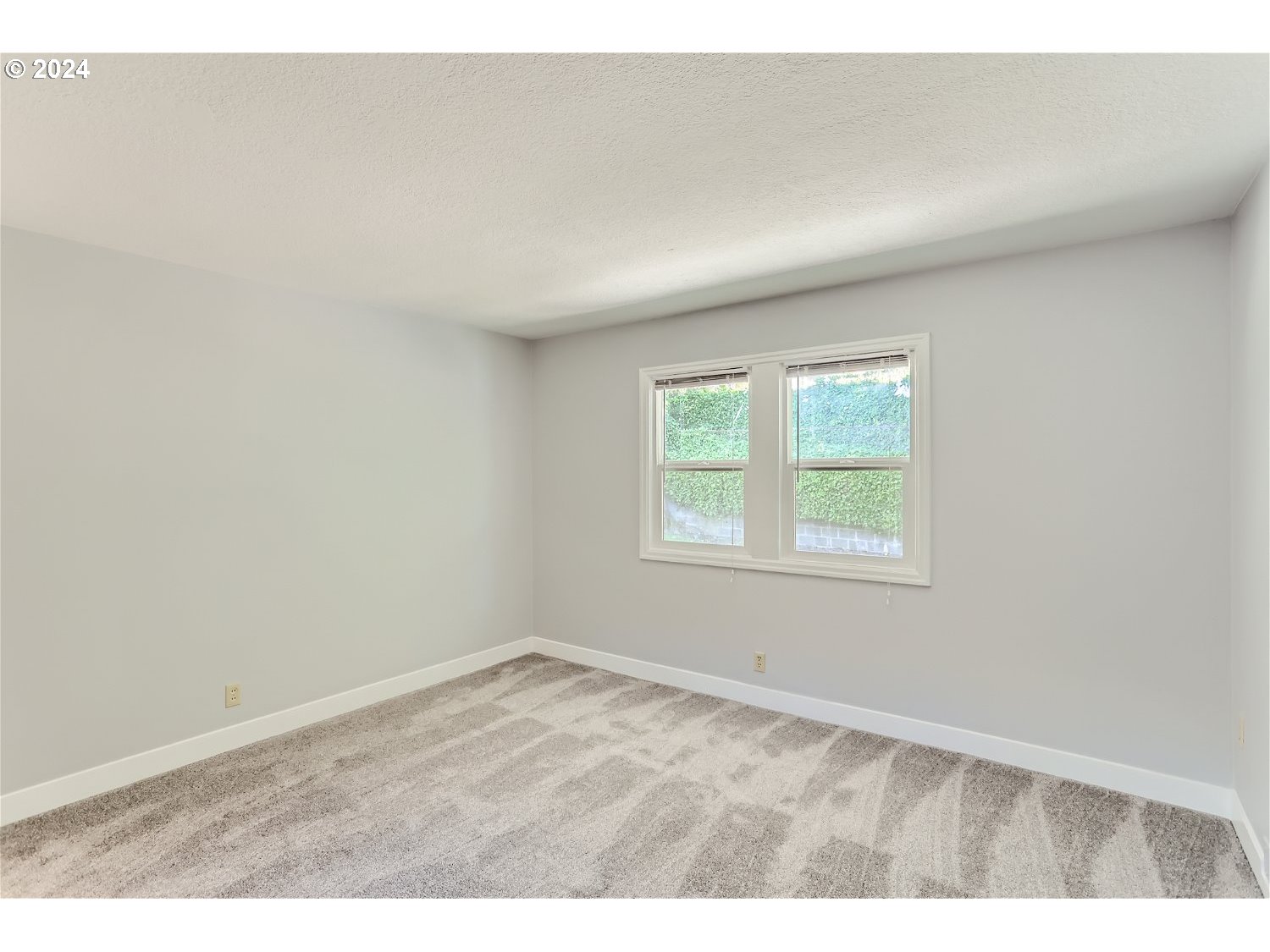 9386 Southwest 35th Avenue Portland, OR 97219 - Photo 19 of 29 an empty room with a window
