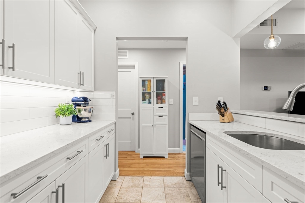 6 Yarmouth Street, Unit 3 Boston, MA 02116 - Photo 6 of 12