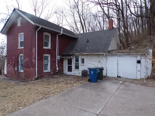 $28,000 | 1827 Hershey Avenue, Muscatine, IA 52761
