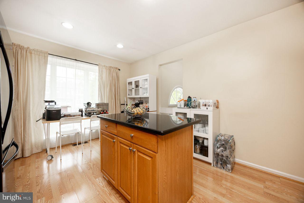 32 Cabot Court Chesterbrook, PA 19087 - Photo 10 of 44 Kitchen Island