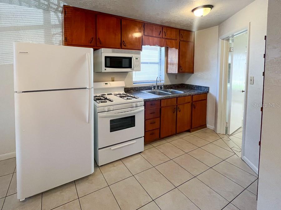 1406 Southwest 18th Place, Unit 2 Gainesville, FL 32608 - Photo 3 of 16