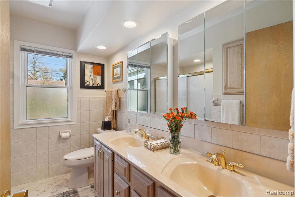 16976 Beverly Road Beverly Hills, MI 48025 - Photo 21 of 30