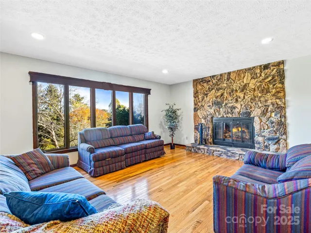 $525,000 | 1326 Valmont Drive, Hendersonville, NC 28791