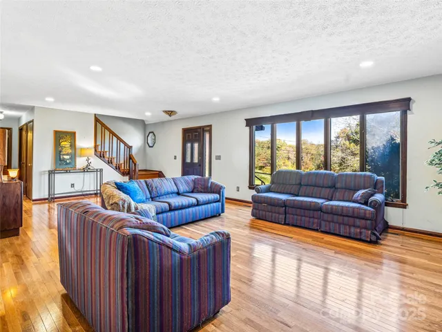 $525,000 | 1326 Valmont Drive, Hendersonville, NC 28791