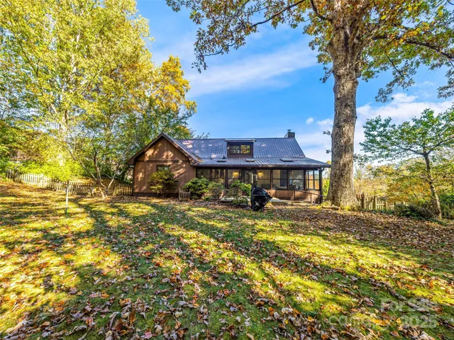$525,000 | 1326 Valmont Drive, Hendersonville, NC 28791