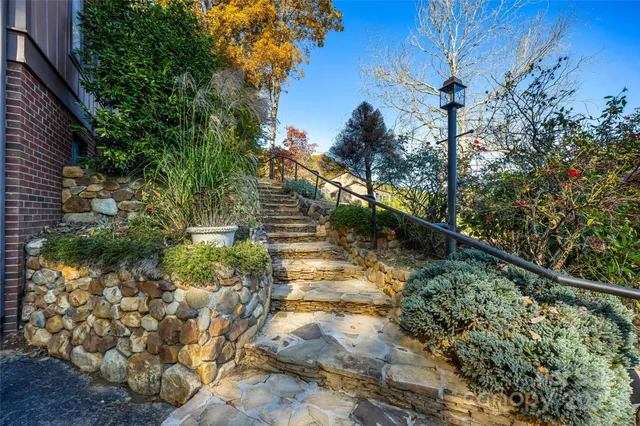 $525,000 | 1326 Valmont Drive, Hendersonville, NC 28791