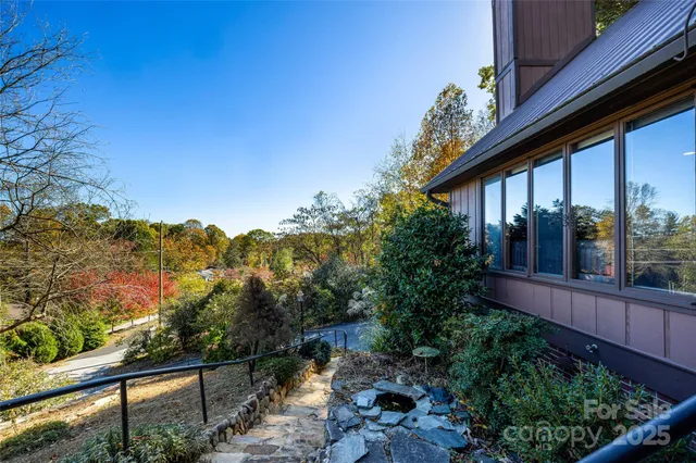 $525,000 | 1326 Valmont Drive, Hendersonville, NC 28791