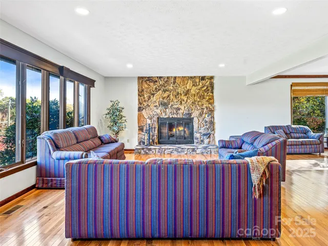 $525,000 | 1326 Valmont Drive, Hendersonville, NC 28791