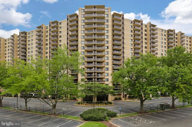 $349,000 | 205 Yoakum Parkway, Unit 1724, Alexandria, VA 22304