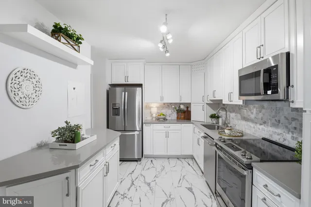 $349,000 | 205 Yoakum Parkway, Unit 1724, Alexandria, VA 22304