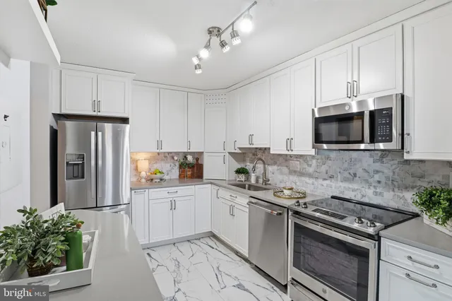 $349,000 | 205 Yoakum Parkway, Unit 1724, Alexandria, VA 22304