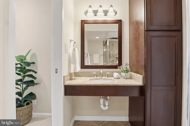 $349,000 | 205 Yoakum Parkway, Unit 1724, Alexandria, VA 22304