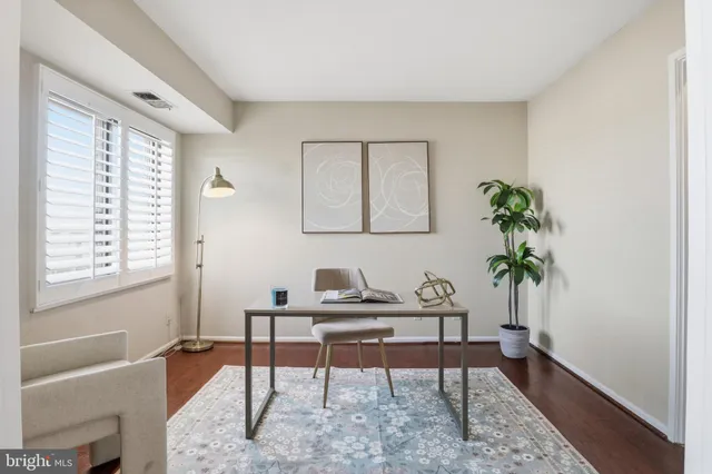 $349,000 | 205 Yoakum Parkway, Unit 1724, Alexandria, VA 22304