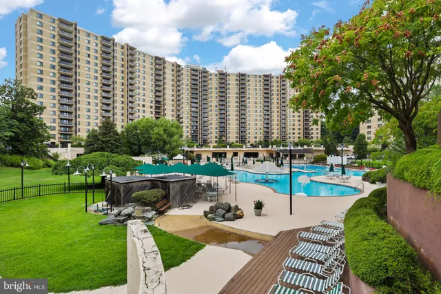 $349,000 | 205 Yoakum Parkway, Unit 1724, Alexandria, VA 22304