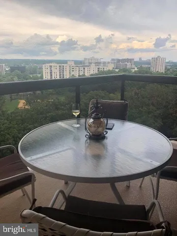 $349,000 | 205 Yoakum Parkway, Unit 1724, Alexandria, VA 22304