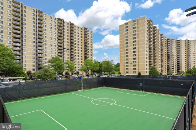 $349,000 | 205 Yoakum Parkway, Unit 1724, Alexandria, VA 22304