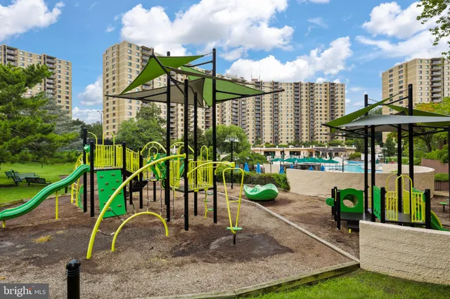 $349,000 | 205 Yoakum Parkway, Unit 1724, Alexandria, VA 22304