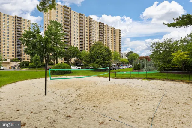 $349,000 | 205 Yoakum Parkway, Unit 1724, Alexandria, VA 22304