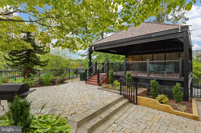 $349,000 | 205 Yoakum Parkway, Unit 1724, Alexandria, VA 22304