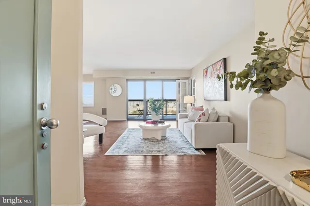 $349,000 | 205 Yoakum Parkway, Unit 1724, Alexandria, VA 22304