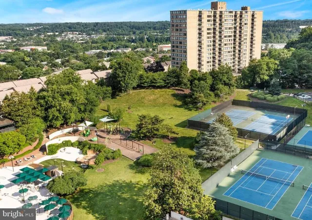 $349,000 | 205 Yoakum Parkway, Unit 1724, Alexandria, VA 22304