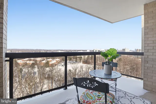 $349,000 | 205 Yoakum Parkway, Unit 1724, Alexandria, VA 22304