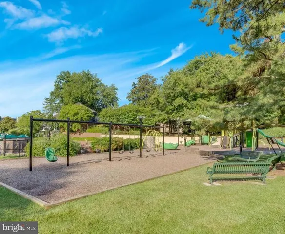 $349,000 | 205 Yoakum Parkway, Unit 1724, Alexandria, VA 22304