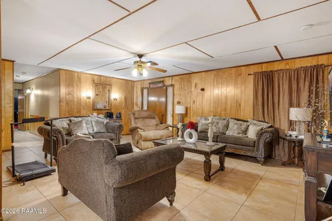 $325,000 | 2518 West Willow Street, Scott, LA 70583
