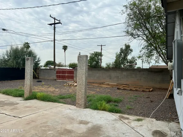 $281,600 | 2951 West Holly Street, Phoenix, AZ 85009