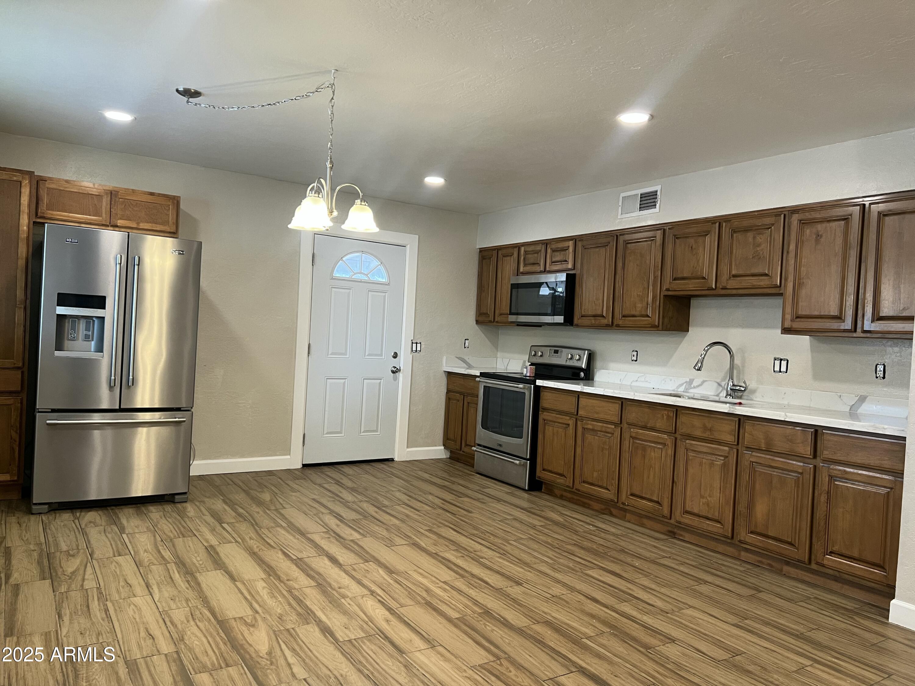 2951 West Holly Street Phoenix, AZ 85009 - Photo 5 of 28 IMG_0889