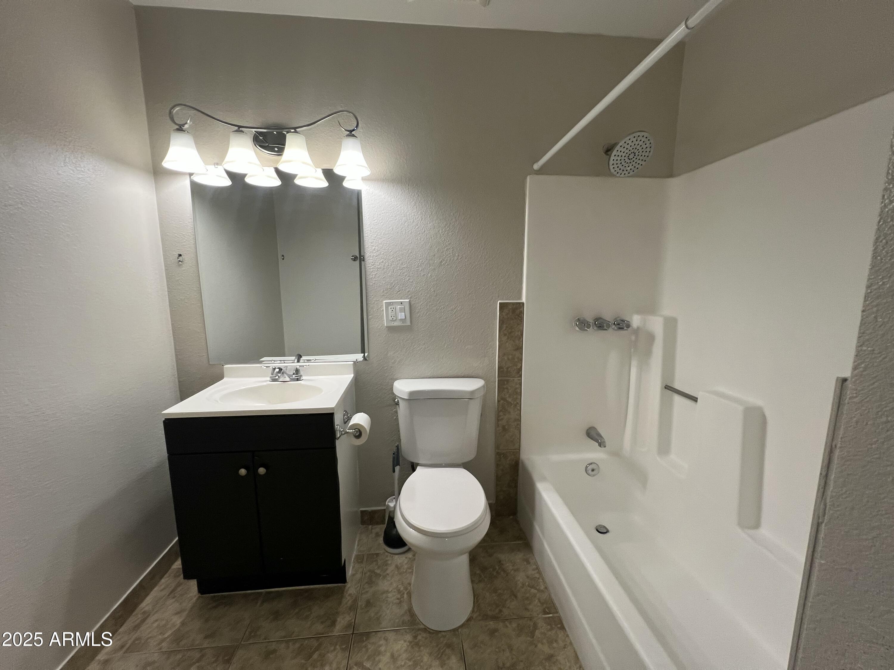 2951 West Holly Street Phoenix, AZ 85009 - Photo 7 of 28 IMG_0907