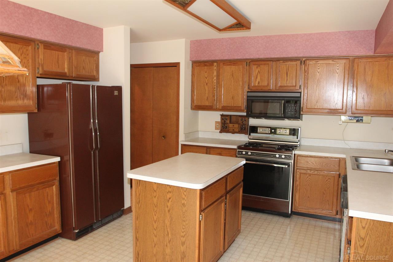 2112 Reagan Drive Rochester, MI 48309 - Photo 10 of 21