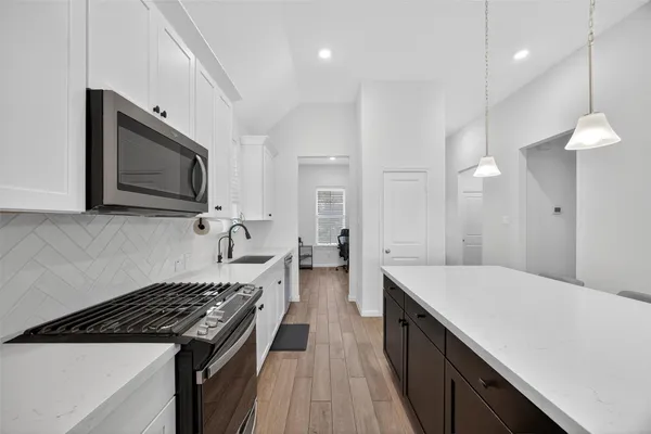 $2,400 | 18830 Shadowfax Trail, Tomball, TX 77377