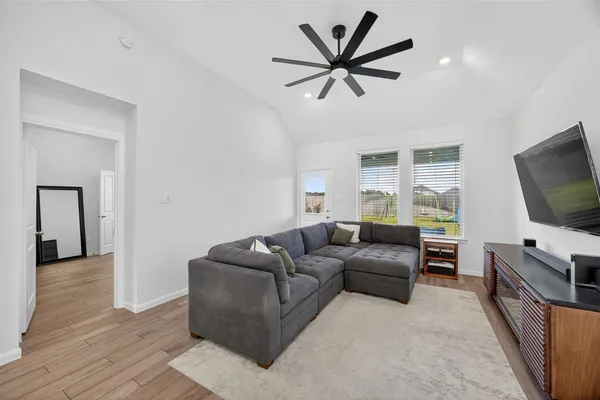 $2,400 | 18830 Shadowfax Trail, Tomball, TX 77377