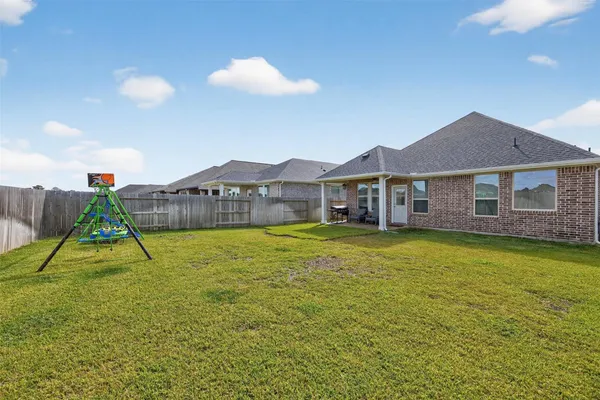 $2,400 | 18830 Shadowfax Trail, Tomball, TX 77377