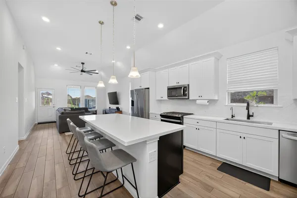 $2,400 | 18830 Shadowfax Trail, Tomball, TX 77377