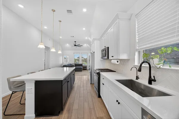 $2,400 | 18830 Shadowfax Trail, Tomball, TX 77377