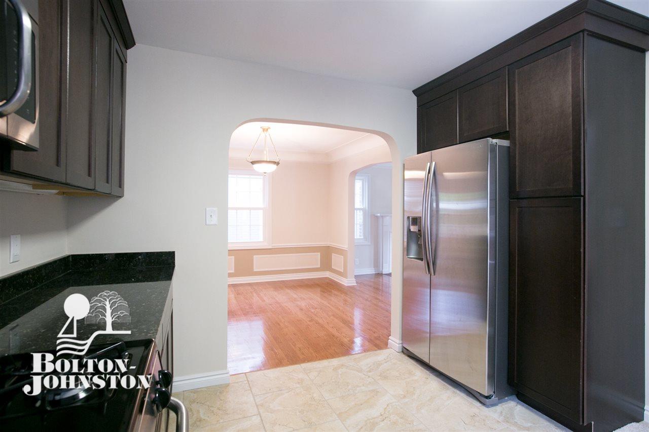 1386 Roslyn Road Grosse Pointe Woods, MI 48236 - Photo 7 of 23