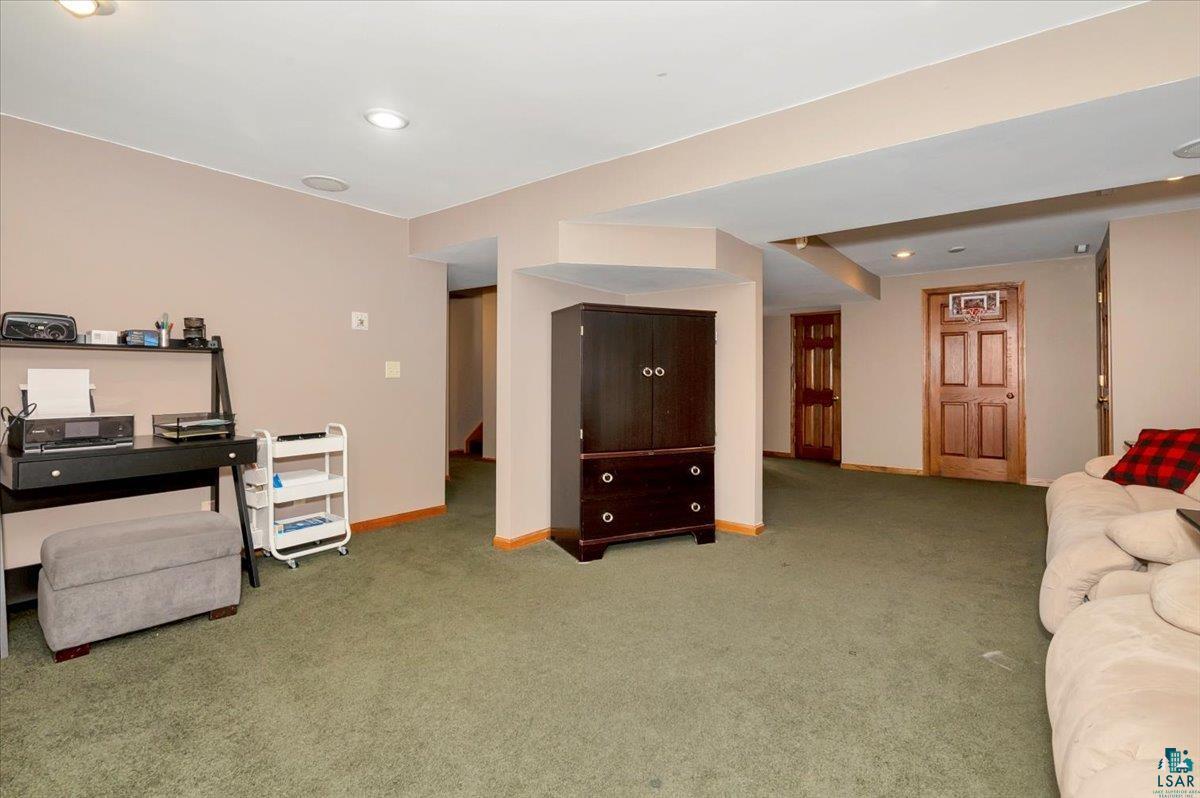 1323 South Ridge Road Duluth, MN 55804 - Photo 11 of 31 View of carpeted living room