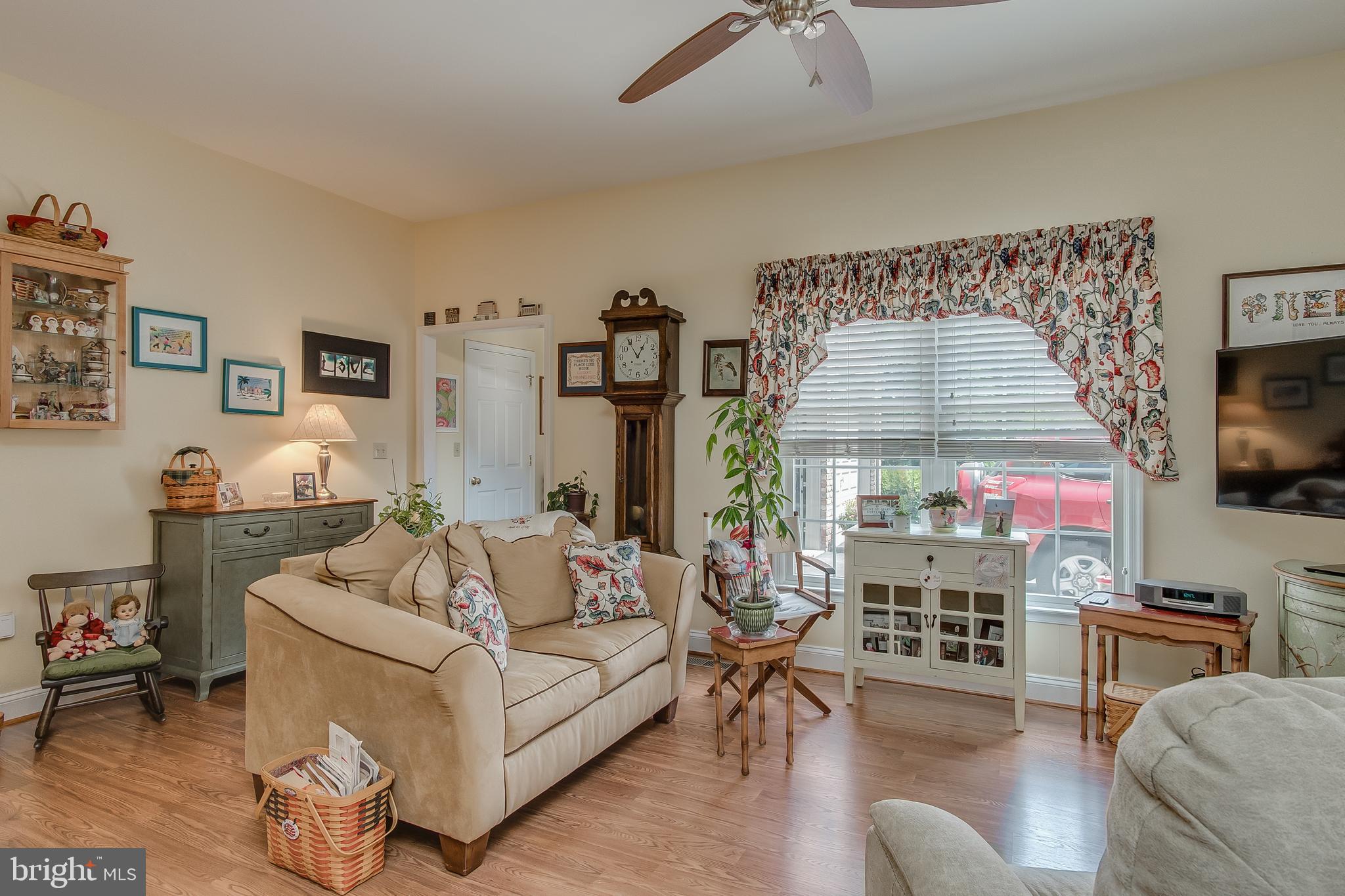 17646 Spielman Road Fairplay, MD 21733 - Photo 83 of 89 Guest house living room