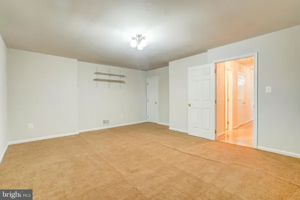 en empty room with windows and closet