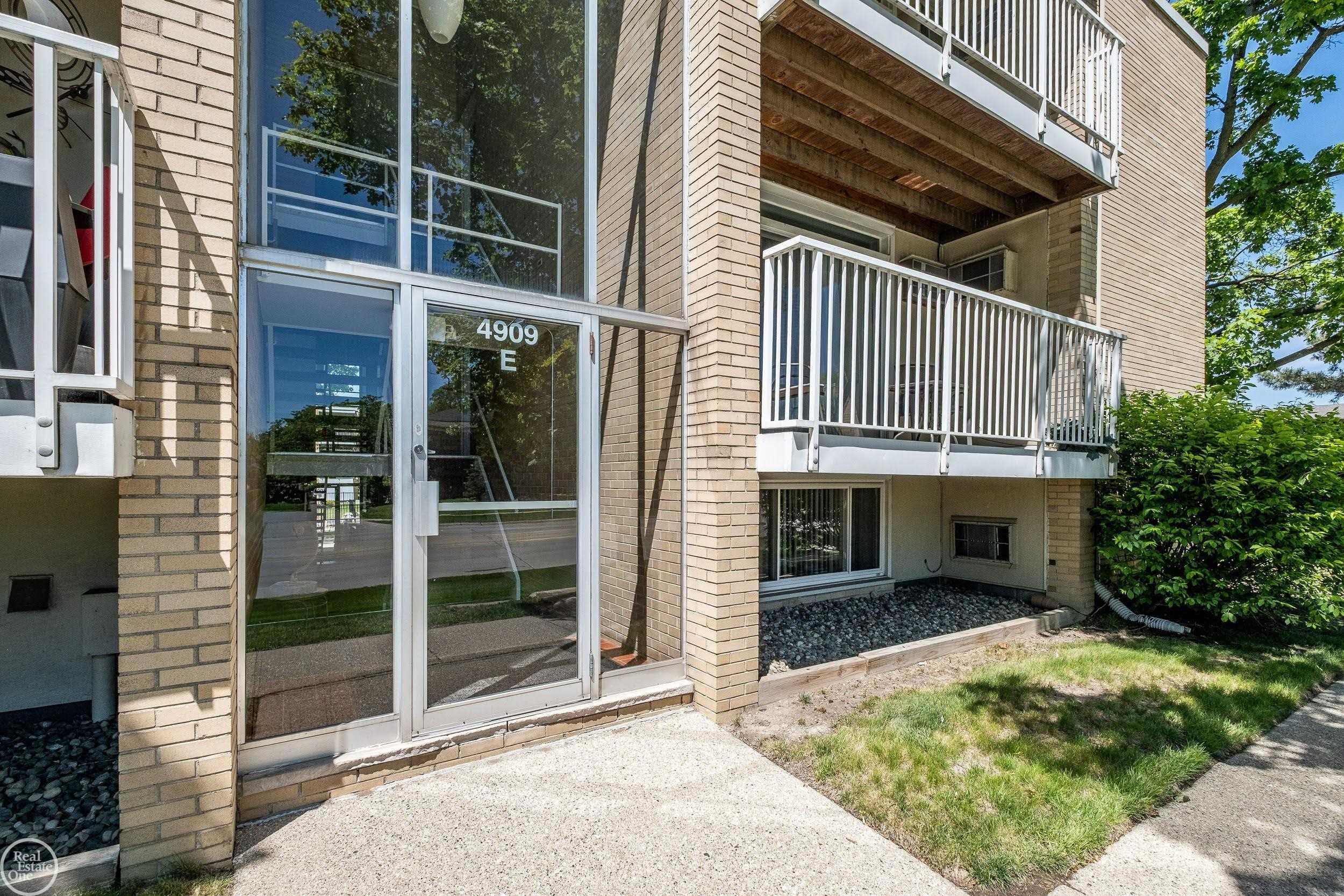 4909 Crooks Road, Unit E 5 Royal Oak, MI 48073 - Photo 2 of 35