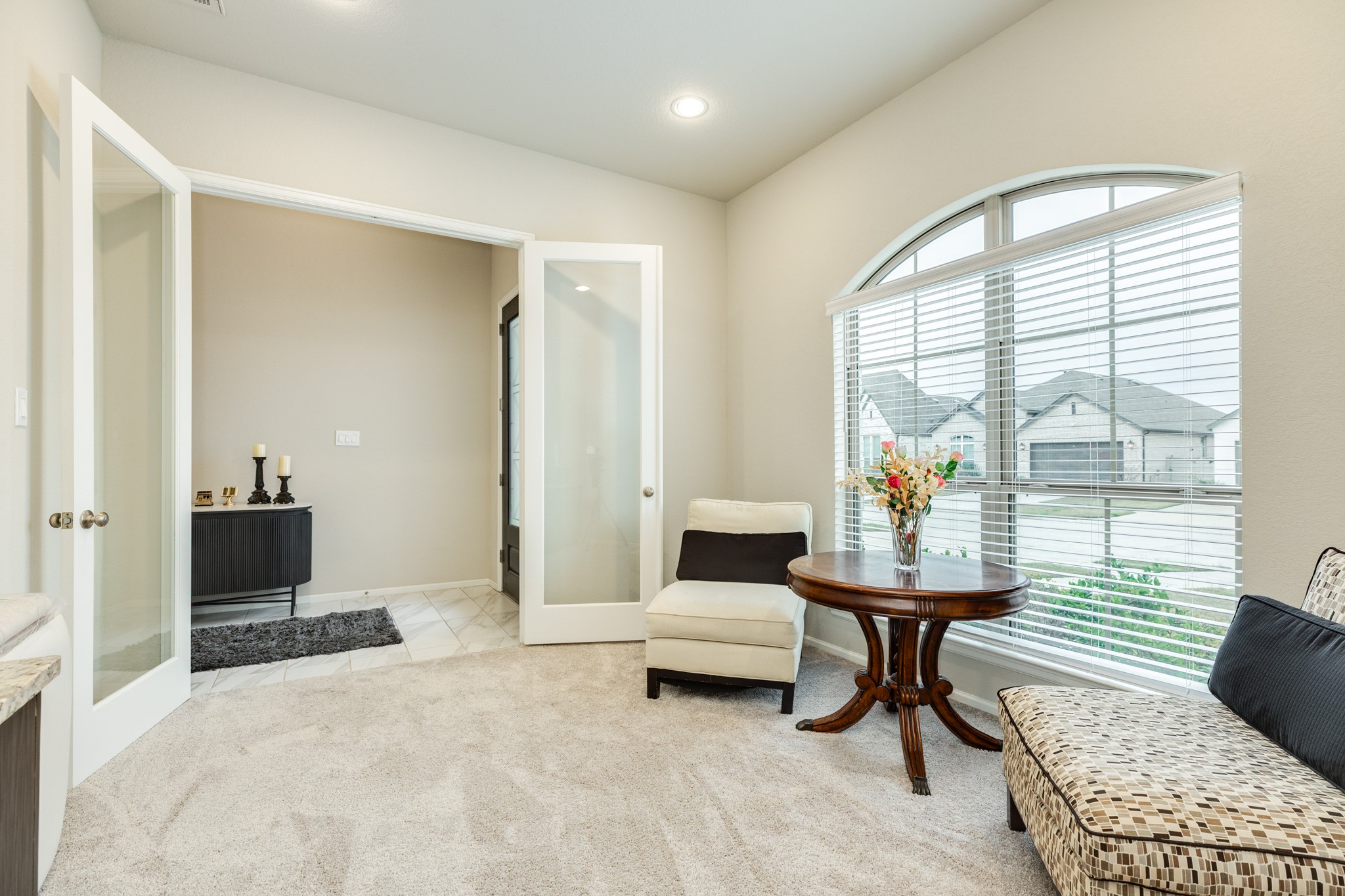 5138 Walnut Grv Lane Manvel, TX 77578 - Photo 22 of 43 a living room with furniture and a gate