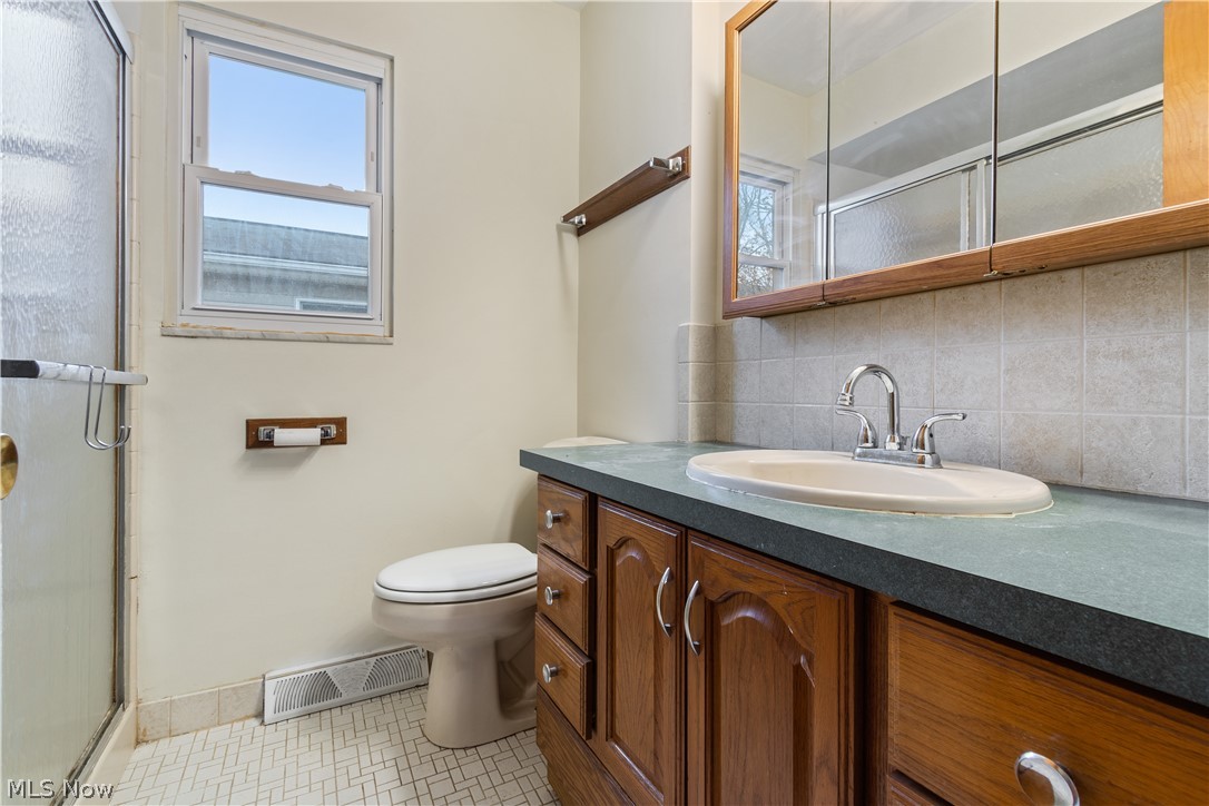 626 Plainfield Road Akron, OH 44312 - Photo 17 of 27 Bathroom