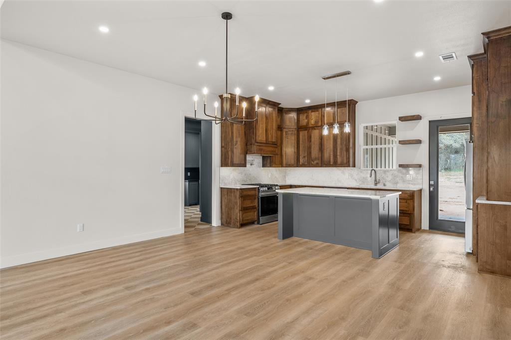 127 Canyon Ridge Drive Waco, TX 76705 - Photo 7 of 36